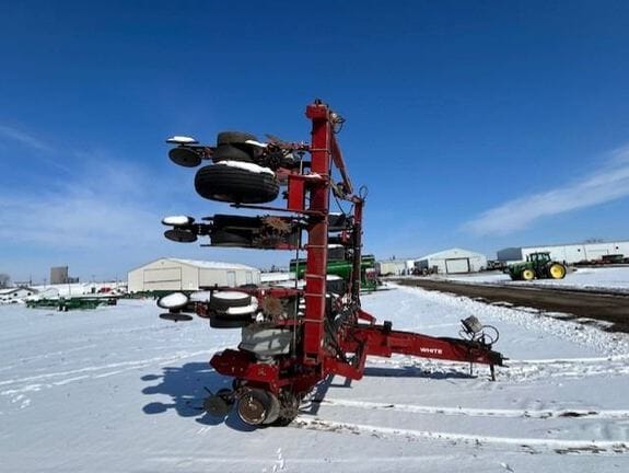 1999 White 6122 Equipment Image0