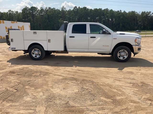 Image of Dodge Ram 3500HD equipment image 3