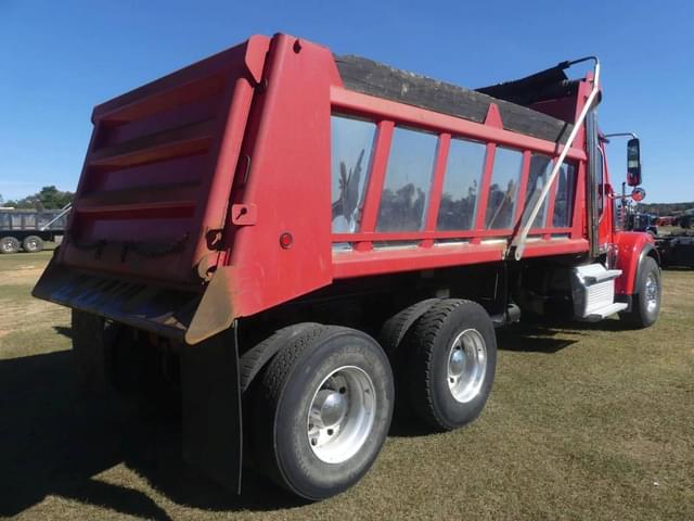 Image of Freightliner 122SD equipment image 2