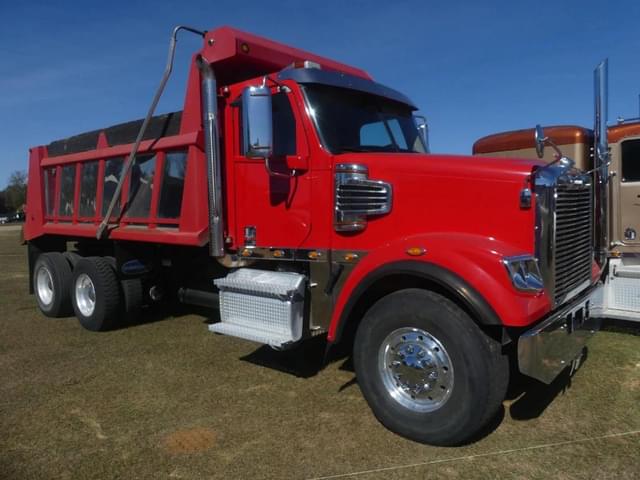 Image of Freightliner 122SD equipment image 1
