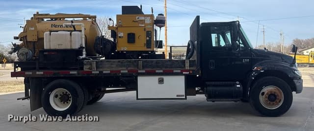 Image of International Durastar 4300 equipment image 3