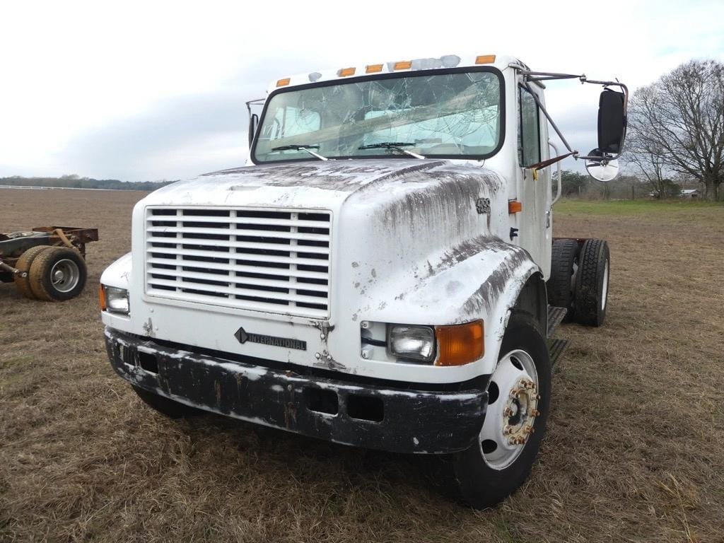 2000 International 4700 Equipment Image0