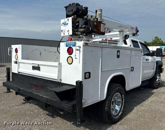 Image of Chevrolet 3500HD equipment image 4