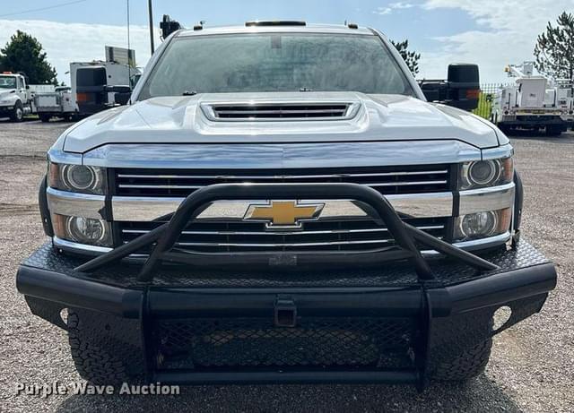 Image of Chevrolet 3500HD equipment image 1