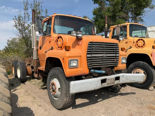Image of Ford F-8000 equipment image 2