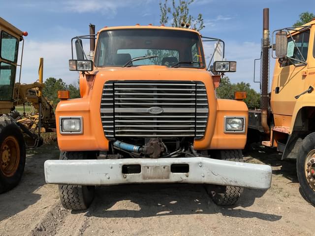 Image of Ford F-8000 equipment image 1