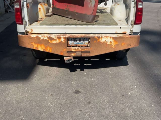 Image of Ford F-350 equipment image 4