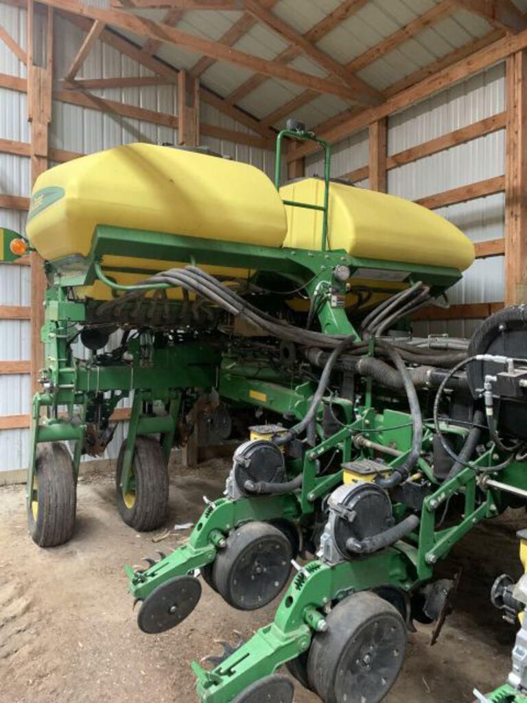 Main image John Deere 1770