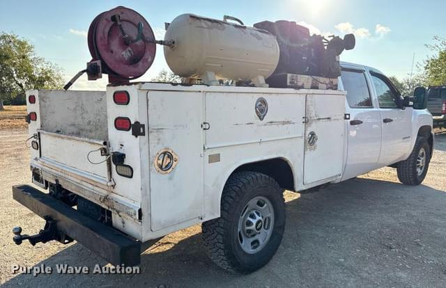 Image of Chevrolet 2500HD equipment image 4