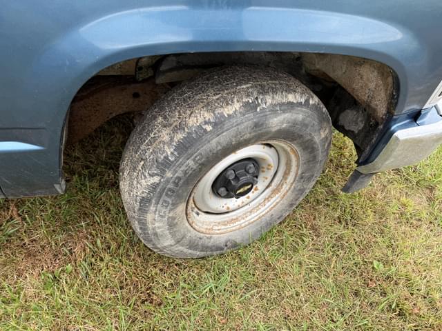 Image of Chevrolet 1500 equipment image 3