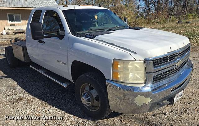 Image of Chevrolet 3500HD equipment image 2