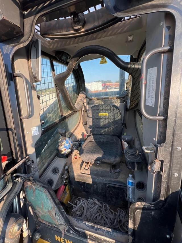 Image of New Holland C337 equipment image 2