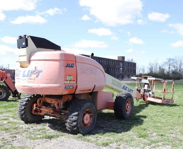 Image of JLG 600S equipment image 2