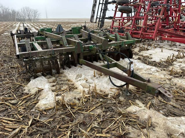 Image of John Deere 712 equipment image 1