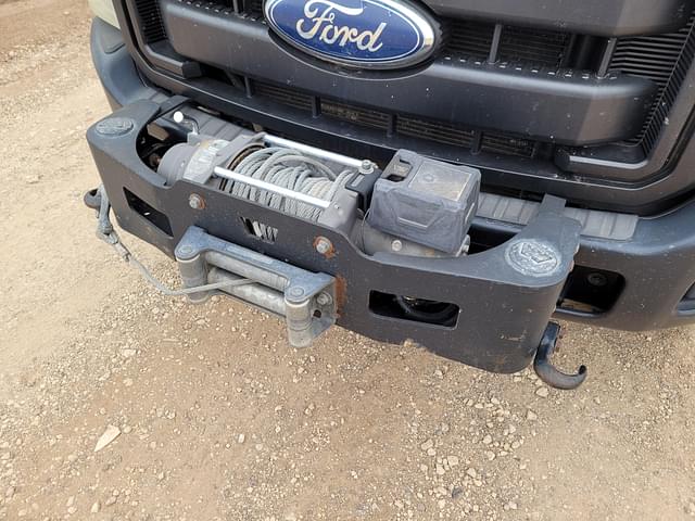 Image of Ford F-350 equipment image 4
