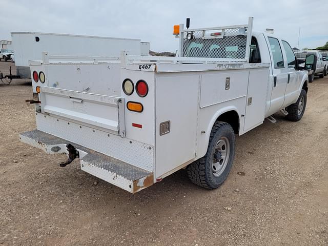 Image of Ford F-350 equipment image 2