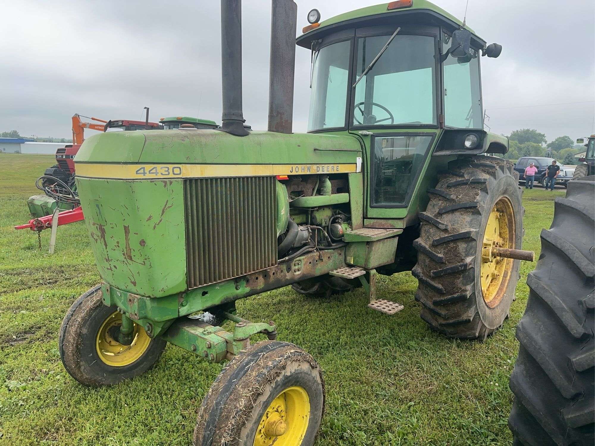 John Deere 4430 Equipment Image0