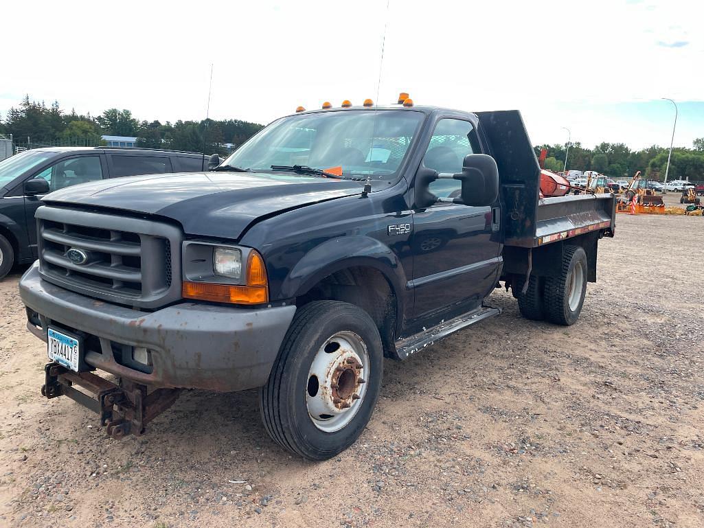 Image of Ford F-450 Primary image