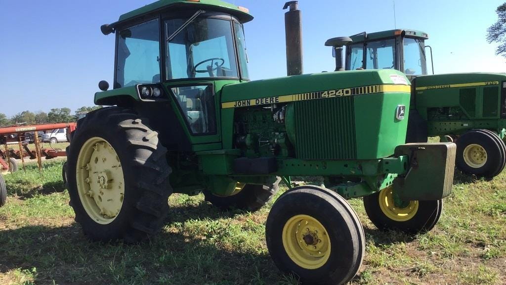Main image John Deere 4240
