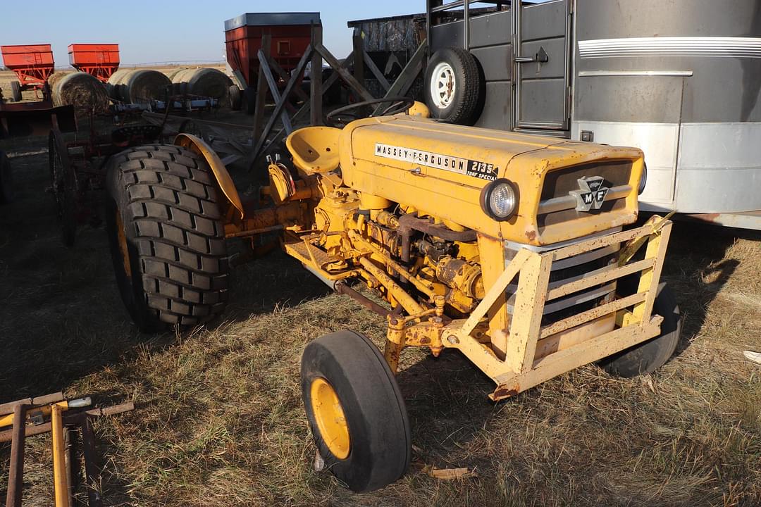 Image of Massey Ferguson 2135 Image 1