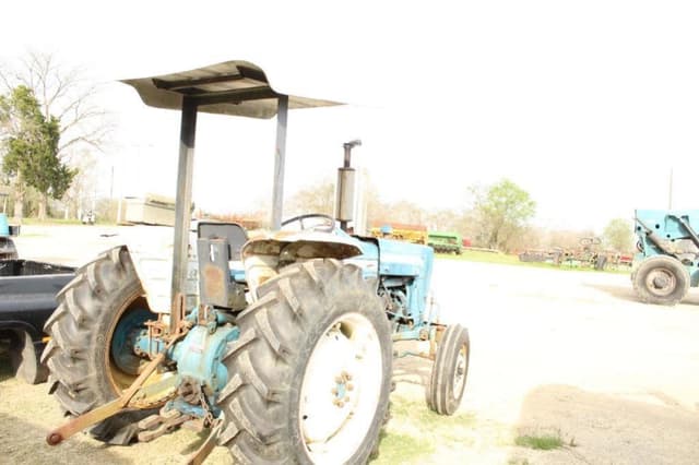 Image of Ford 3000 equipment image 2