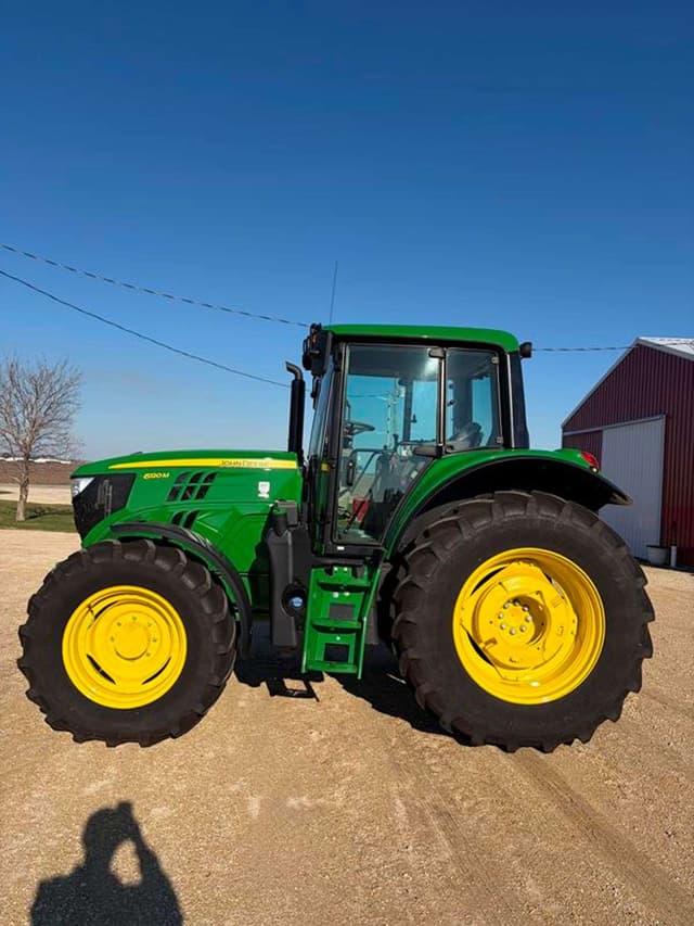 Image of John Deere 6120M equipment image 1