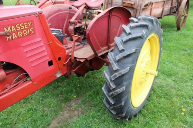 Image of Massey-Harris 22 equipment image 4