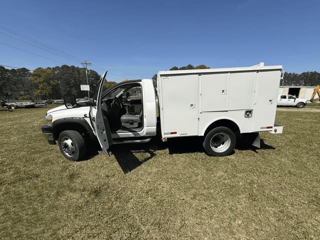 Image of Dodge Ram 5500 equipment image 1