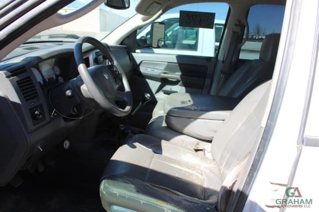 Image of Dodge Ram 3500 equipment image 4