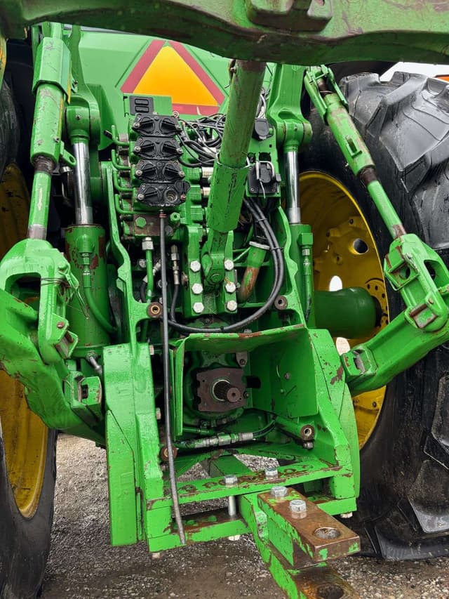 Image of John Deere 8420 equipment image 3