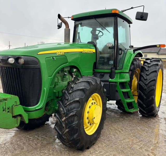 Image of John Deere 8420 equipment image 1