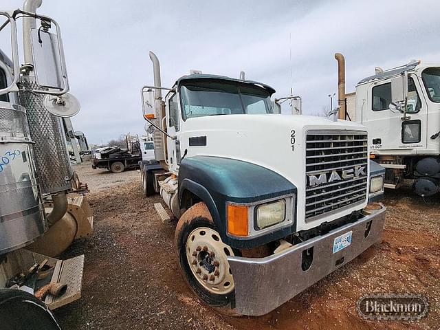 Image of Mack CHN613 equipment image 1