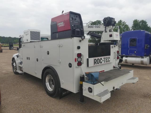 Image of Peterbilt 536 equipment image 3