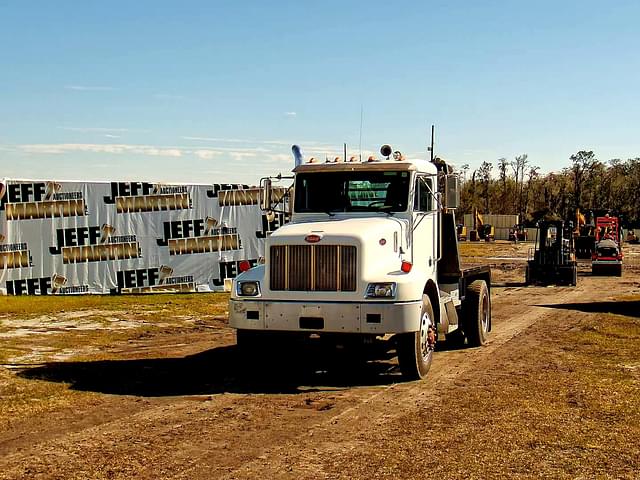 Image of Peterbilt 330 equipment image 1