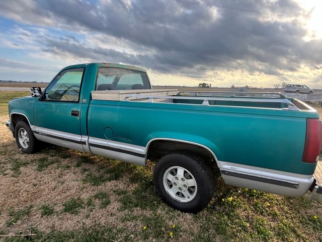 Image of Chevrolet 1500 equipment image 1