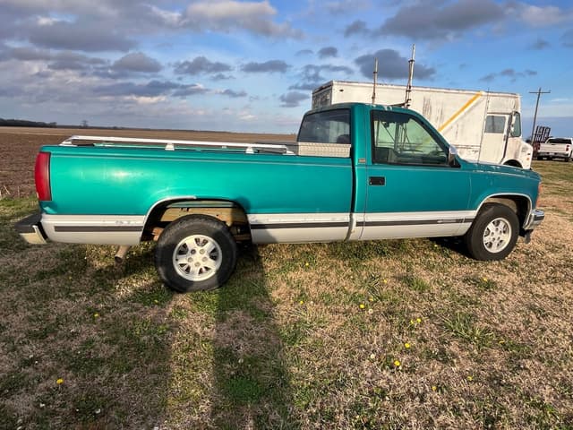 Image of Chevrolet 1500 equipment image 2