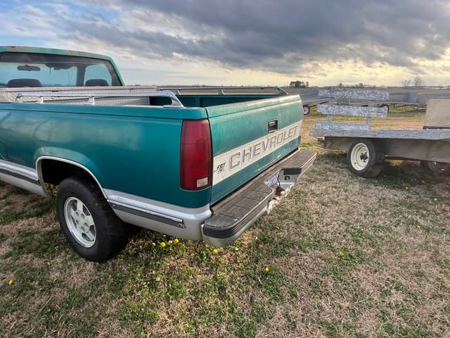 Image of Chevrolet 1500 equipment image 3