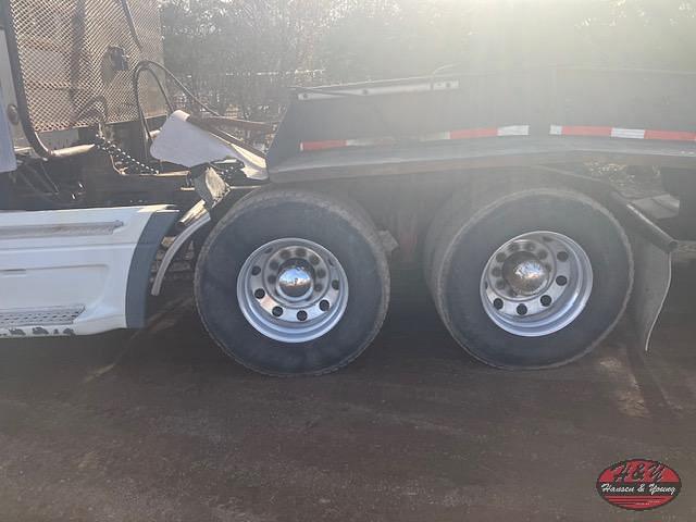 Image of Freightliner ST120 equipment image 4