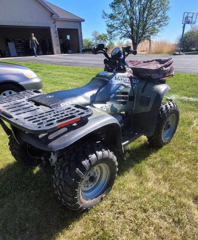 Image of Polaris Magnum 330 equipment image 2