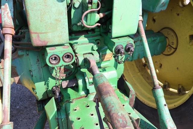Image of John Deere 4020 equipment image 4