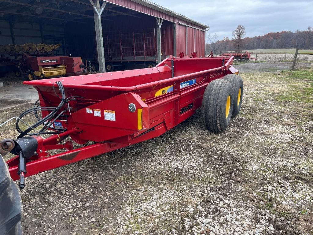 2019 New Holland 185 Equipment Image0