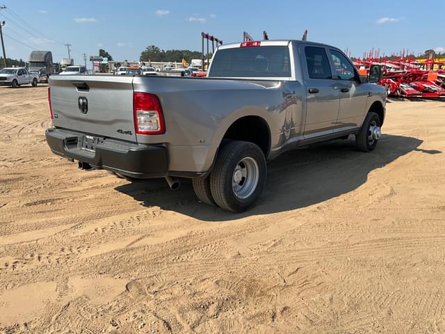 Image of Dodge Ram 3500 equipment image 4