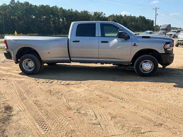 Image of Dodge Ram 3500 equipment image 3