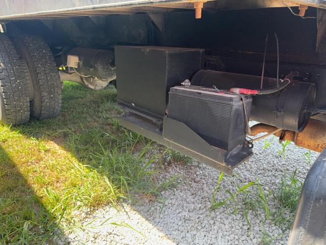 Image of Chevrolet C65 equipment image 2