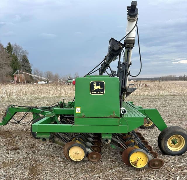 Image of John Deere 750 equipment image 3