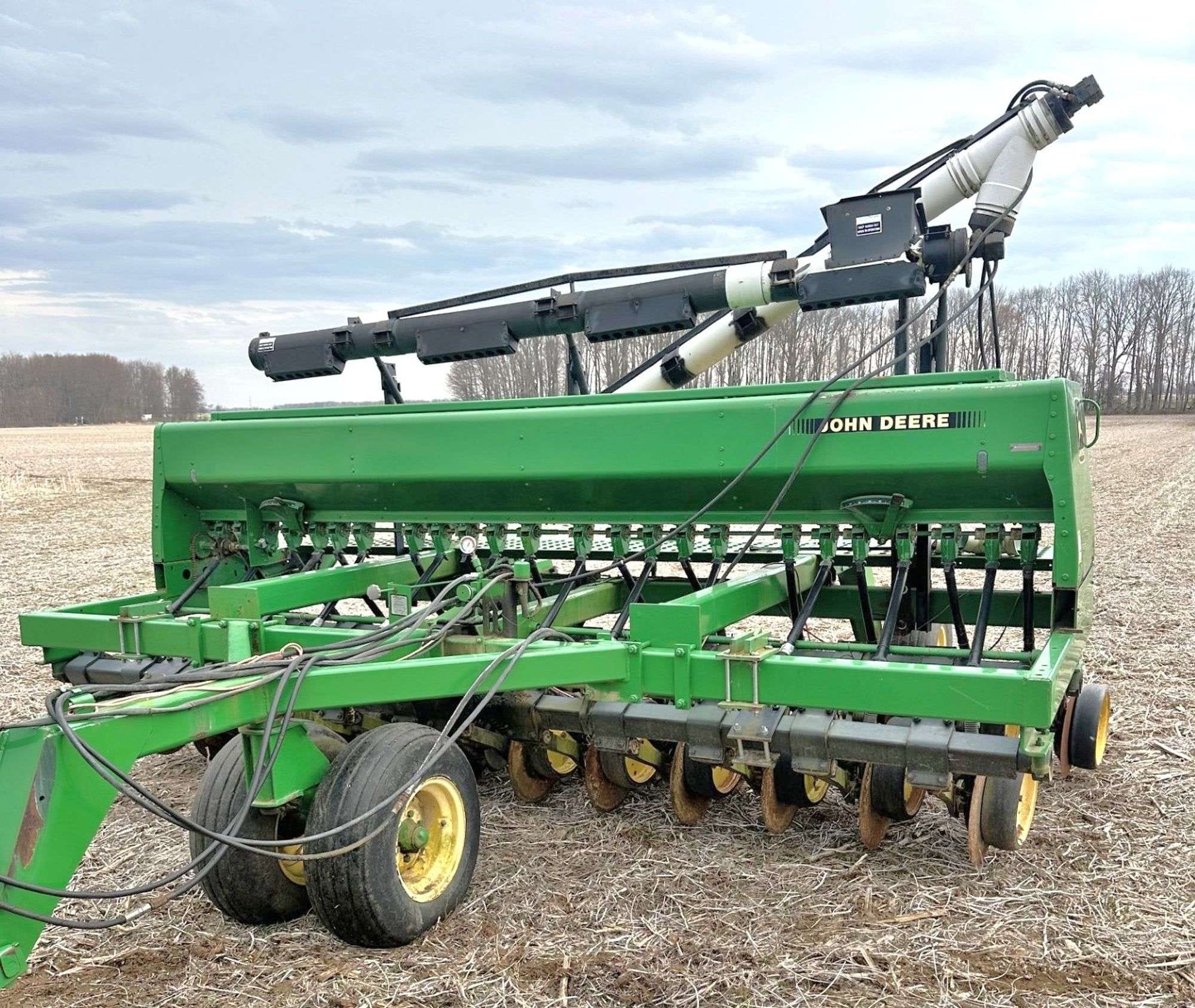 John Deere 750 Equipment Image0