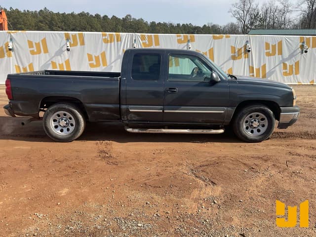 Image of Chevrolet 1500 equipment image 3