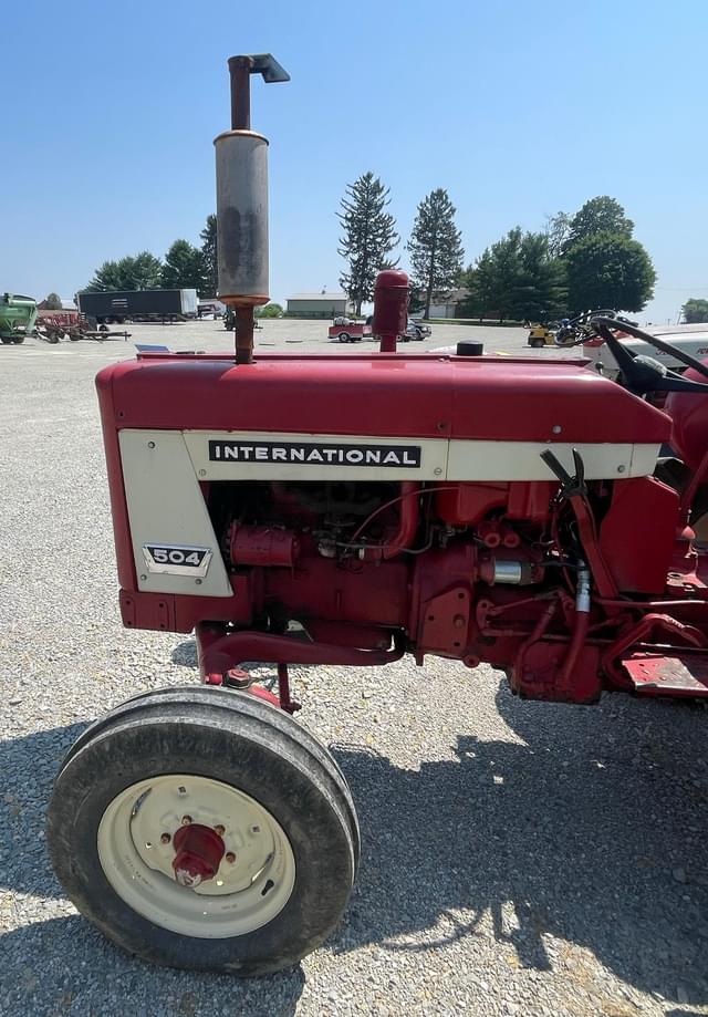 Image of International Harvester 504 equipment image 3