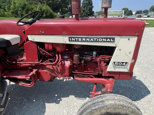 Image of International Harvester 504 equipment image 4