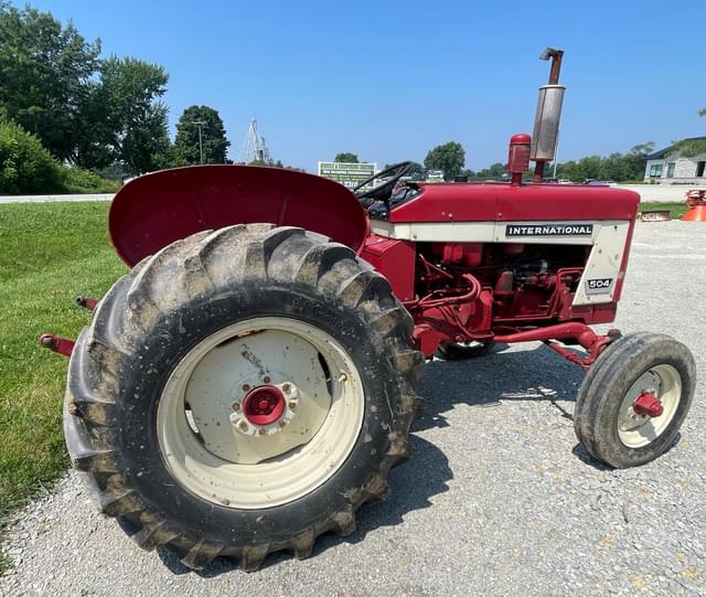Image of International Harvester 504 equipment image 2